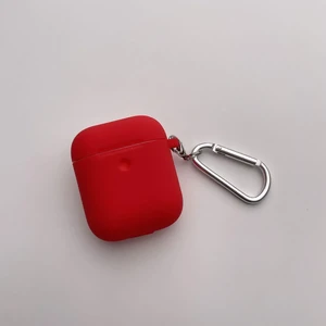 Силиконовый чехол с карабином iLoungeMax TPU Case Red для AirPods 2 | 1 - Фото 4