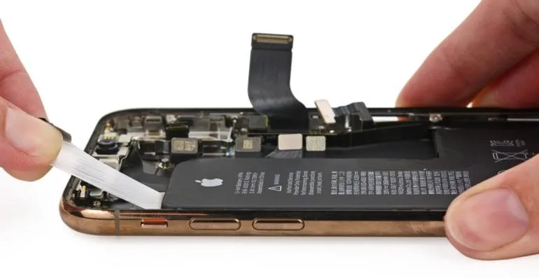 Заміна акумулятора iPhone XS Max (без помилки)