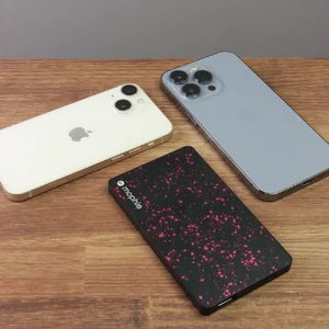 Компактний бюджетний міні повербанк Mophie Powerstation Mini Magenta для iPhone 3000mAh, з індикатором заряду - Фото 2