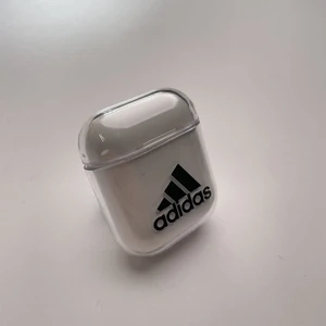 Пластиковий чохол iLoungeMax Adidas для Apple AirPods - Фото 4