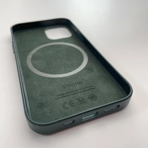 Шкіряний чохол iLoungeMax Genuine Leather Case MagSafe Pine Green для iPhone 12 | 12 Pro ОЕМ - Фото 4