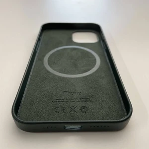 Кожаный чехол iLoungeMax Genuine Leather Case MagSafe Pine Green для iPhone 12 Pro Max ОЕМ - Фото 4