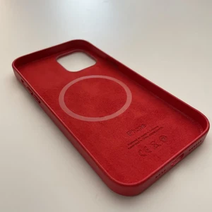 Шкіряний чохол iLoungeMax Genuine Leather Case MagSafe Red для iPhone 12 Pro Max ОЕМ - Фото 6
