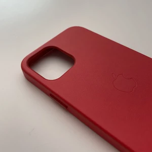 Кожаный чехол iLoungeMax Genuine Leather Case MagSafe Red для iPhone 12 | 12 Pro ОЕМ - Фото 5
