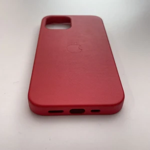 Кожаный чехол iLoungeMax Genuine Leather Case MagSafe Red для iPhone 12 | 12 Pro ОЕМ - Фото 6