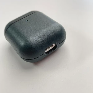 Шкіряний чохол iLoungeMax Leather Case Forest Green для Airpods 2 | 1 - Фото 4