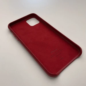 Кожаный чехол iLoungeMax Leather Case Red для iPhone 11 Pro Max OEM (MX0F2) - Фото 3