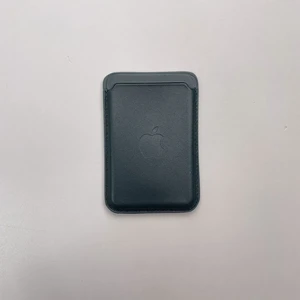 Кожаный чехол-бумажник iLoungeMax Leather Wallet MagSafe Forest Green для iPhone 15 | 14 | 13 | 12 OEM - Фото 2