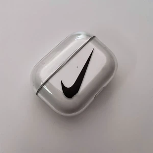 Захисний пластиковий чохол iLoungeMax Nike для Apple AirPods Pro - Фото 4