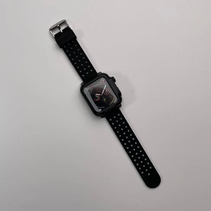 Противоударный чехол-ремешок с защитой экрана iLoungeMax Shockproof Rugged для Apple Watch 44mm SE 2 | SE | 6 | 5 | 4 - Фото 3