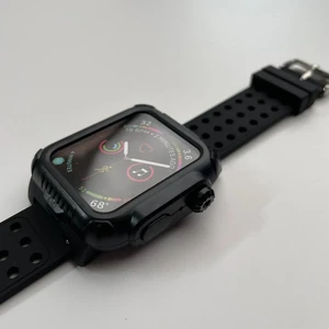 Противоударный чехол-ремешок с защитой экрана iLoungeMax Shockproof Rugged для Apple Watch 44mm SE 2 | SE | 6 | 5 | 4 - Фото 5