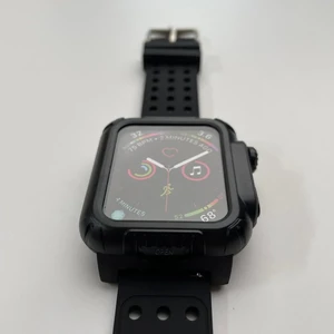 Противоударный чехол-ремешок с защитой экрана iLoungeMax Shockproof Rugged для Apple Watch 44mm SE 2 | SE | 6 | 5 | 4 - Фото 7