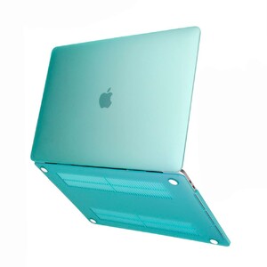 Купить Пластиковый чехол iLoungeMax Soft Touch Green для MacBook Pro 16" (2019)
