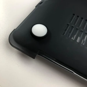 Пластиковый чехол iLoungeMax Soft Touch Matte Black для MacBook Pro 13" (M2 | M1 | 2022 | 2020 | 2019 | 2018) - Фото 6
