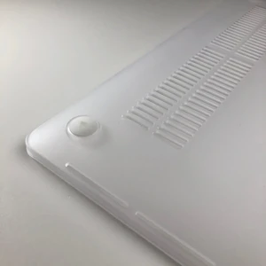 Пластиковий чохол iLoungeMax Soft Touch Matte Transparent для MacBook Pro 13" (M2 | M1 | 2022 | 2020 | 2019 | 2018) - Фото 7