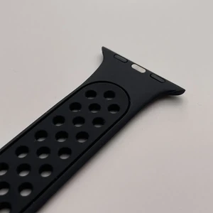 Силиконовый монобраслет iLoungeMax Solo Loop Nike Black | Black для Apple Watch 41mm | 40mm | 38mm Size L - Фото 4