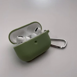 Чехол с карабином iLoungeMax TPU Case Light Green для AirPods Pro - Фото 2