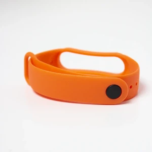 Помаранчевий силіконовий ремінець iLoungeMax для Xiaomi Mi Band 5 | 6 - Фото 3