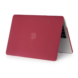 Пластиковый чехол iLoungeMax Soft Touch Marsala для MacBook Pro 13" (M2 | M1 | 2022 | 2020 | 2019 | 2018) - Фото 5
