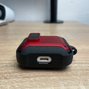 Противоударный чехол на замке для AirPods Pro 2 с карабином | iLoungeMax Security Lock Case Red - Фото 4