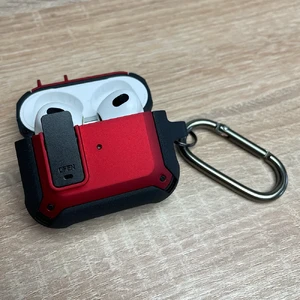 Протиударний чохол на замку для AirPods 3 з карабіном | iLoungeMax Lock Case Red - Фото 3