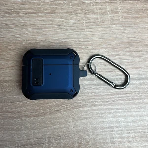 Протиударний чохол на замку для AirPods Pro 2 з карабіном | iLoungeMax Lock Case Dark Blue - Фото 4