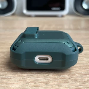 Протиударний чохол на замку для AirPods 3 з карабіном | iLoungeMax Lock Case Light Green - Фото 3
