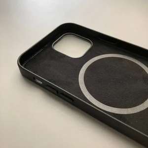Чорний шкіряний чохол iLoungeMax Leather Case MagSafe Black для iPhone 12 | 12 Pro OEM (з підтримкою анімації) - Фото 5