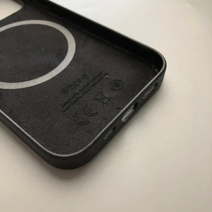 Чорний шкіряний чохол iLoungeMax Leather Case MagSafe Black для iPhone 12 | 12 Pro OEM (з підтримкою анімації) - Фото 6