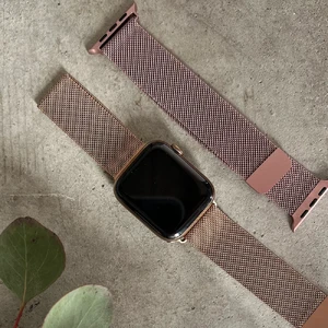 Ремешок iLoungeMax Milanese Loop Pink для Apple Watch Ultra 49mm | 45mm | 44mm | 42mm - Фото 7