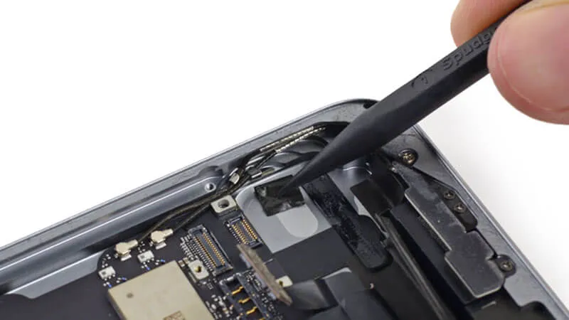 Ремонт антенны Wi-Fi на iPad 10.2" (2019)