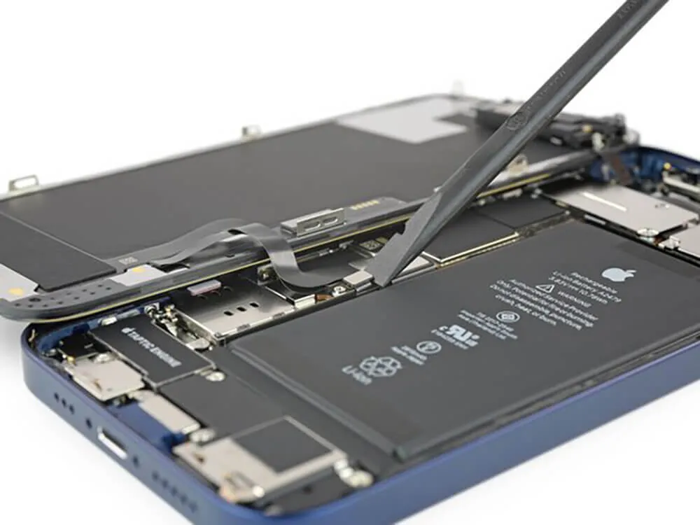 Ремонт материнской платы iPhone 12 mini