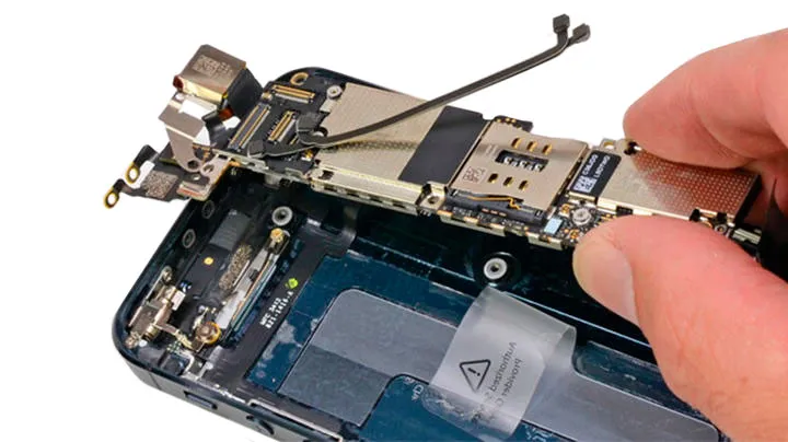 Ремонт материнской платы iPhone 5c