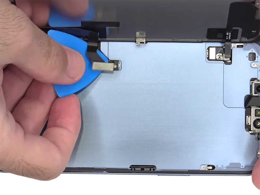 Ремонт после попадания воды в iPhone 14 Plus