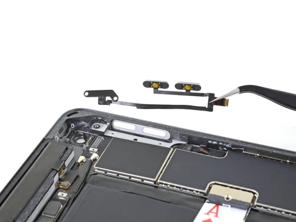 Замена шлейфа кнопок громкости iPad 9 10.2" (2021)