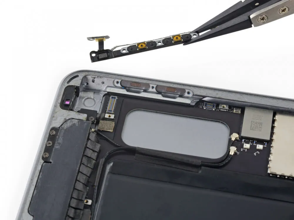 Ремонт шлейфа кнопок громкости iPad Air 5 M1 (2022)