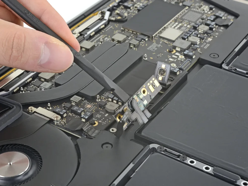 Ремонт ланцюга живлення MacBook Pro 13" (2020) A2289, A2251