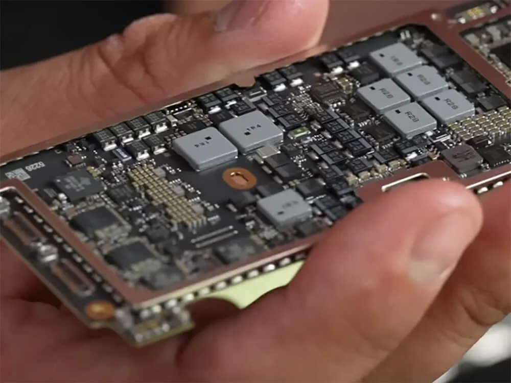 Ремонт ланцюга живлення MacBook Pro 13" M2 (2022) A2338