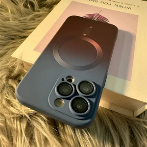 Силіконовий чохол з MagSafe для iPhone 14 Pro Max, з градієнтом і захистом камери | iLoungeMax Gradient Case Plum-Blue - Фото 6