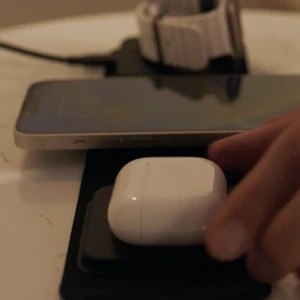 Портативная док-станция 3-в-1 mophie Travel Charger MagSafe для iPhone | Apple Watch | AirPods с быстрой зарядкой 15W - Фото 10