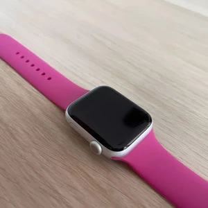 б/в Смарт-годинник Apple Watch Series 6 44mm Silver Aluminium Case with Sport Band (M00D3) - Фото 2