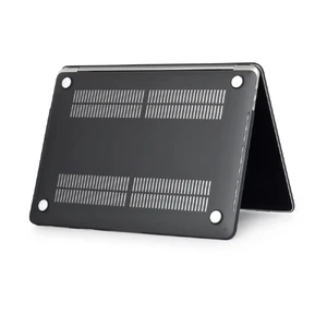 Пластиковый чехол iLoungeMax Soft Touch Matte Black для MacBook Pro 13" (2016-2020) - Фото 6