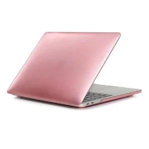 Пластиковый чехол iLoungeMax Soft Touch Metallic Rose Gold для Macbook Pro 15" (2016 | 2017 | 2018)  - Фото 1