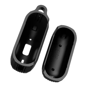 Противоударный чехол с карабином Spigen Rugged Armor Matte Black для AirPods Pro 2 - Фото 3