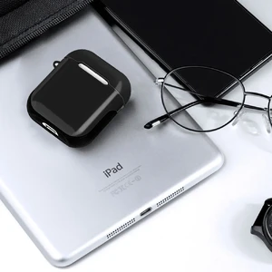 Пластиковый чехол с карабином WIWU Armor Black для Apple AirPods - Фото 3