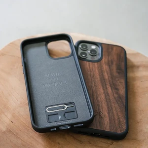 Деревянный чехол Woodcessories Bumper Case Walnut MagSafe для iPhone 13 Pro - Фото 5