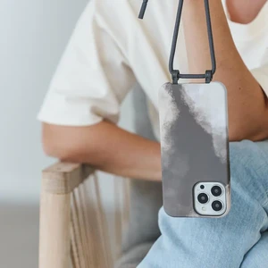 Еко-чохол з ремінцем Woodcessories Crossbody Change Case Batic Anthracite Grey для iPhone 13 Pro - Фото 4