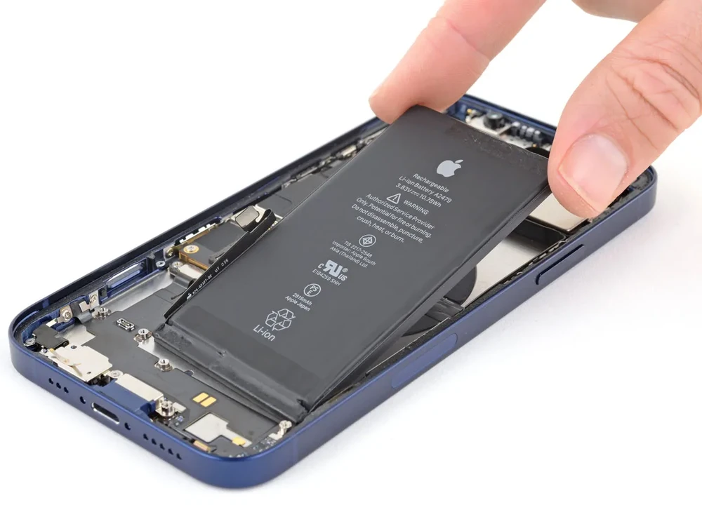 Заміна акумулятора iPhone 13 (без помилки)