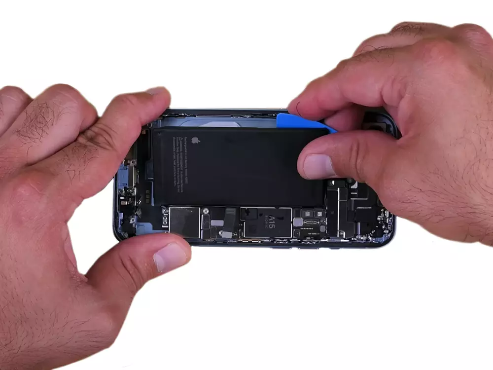 Замена аккумулятора iPhone 14 (без ошибки)