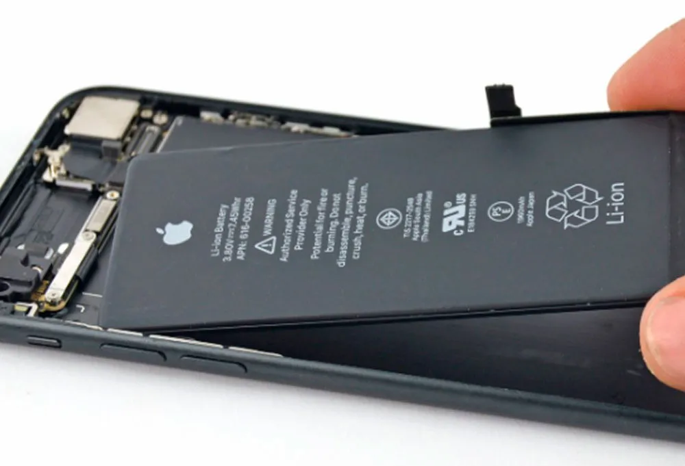 Замена аккумулятора iPhone 7